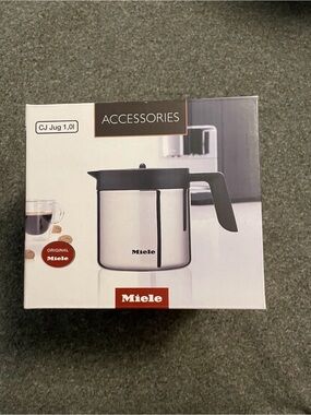Stainless Steel Milk Jug with Black Handle - 1.0L